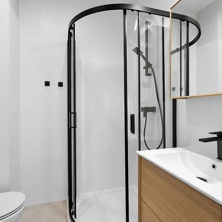 Nowoczesne I Eleganckie Very Berry W Poznaniu By Renters * Πόζναν