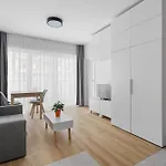 Nowoczesne I Eleganckie Very Berry W Poznaniu By Renters Daire *