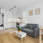 Nowoczesne I Eleganckie Very Berry W Poznaniu By Renters Daire Poznan