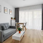 Nowoczesne I Eleganckie Very Berry W Poznaniu By Renters *