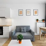 Nowoczesne I Eleganckie Very Berry W Poznaniu By Renters Daire