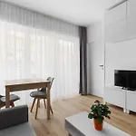 Daire Nowoczesne I Eleganckie Very Berry W Poznaniu By Renters Poznan