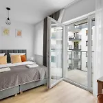 Nowoczesne I Eleganckie Very Berry W Poznaniu By Renters Daire Poznan